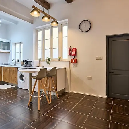 3-bedroom - 3min To Seafront - High Speed Wifi Apartment Sliema