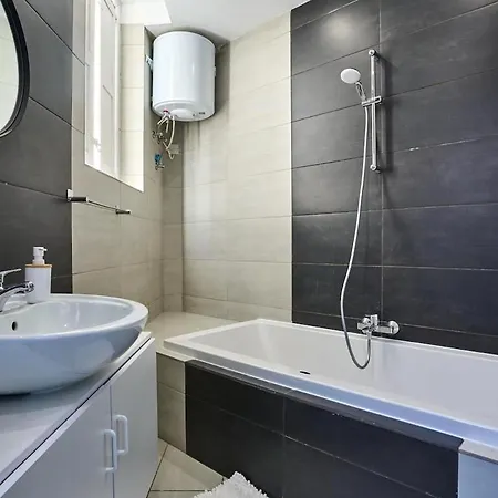 3-bedroom - 3min To Seafront - High Speed Wifi Apartment Sliema