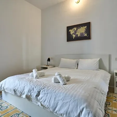 Apartment 3-bedroom - 3min To Seafront - High Speed Wifi *