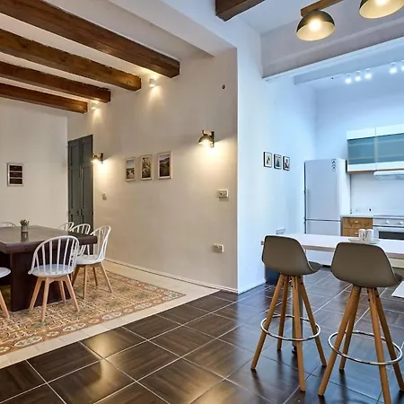 Apartment 3-bedroom - 3min To Seafront - High Speed Wifi