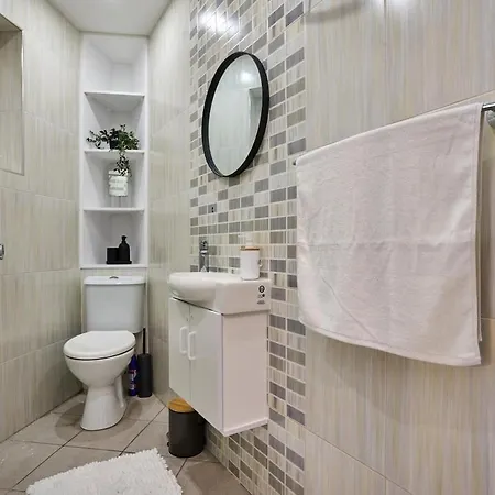 Διαμέρισμα 3-bedroom - 3min To Seafront - High Speed Wifi