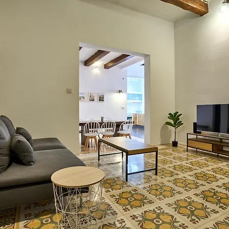 Apartment 3-bedroom - 3min To Seafront - High Speed Wifi *