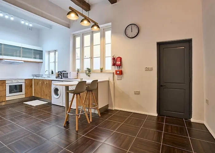 3-bedroom - 3min To Seafront - High Speed Wifi Daire Sliema